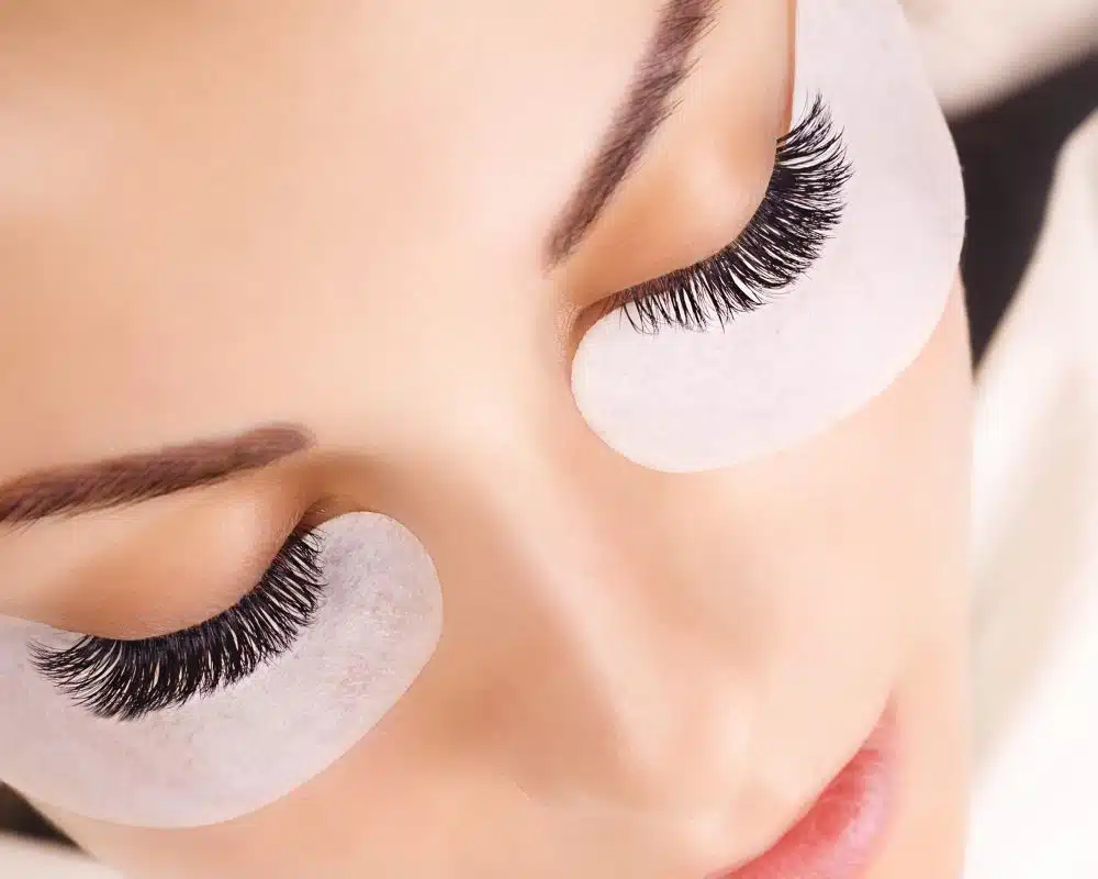 Prendre RDV Prendre RDV pour une extension de cils aux Mées (04)